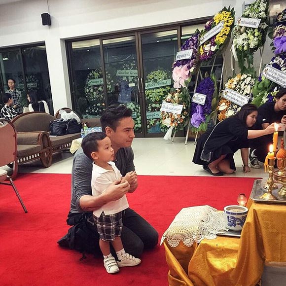 พลอย ปีเตอร์ พลอย ปีเตอร์