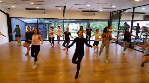 เจนี่ บุ๋ม เจนี่ บุ๋ม