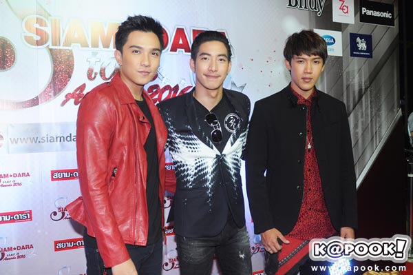 แฟชั่นพรมแดง สยามดารา สตาร์ อวอร์ด 2016 แฟชั่นพรมแดง สยามดารา สตาร์ อวอร์ด 2016