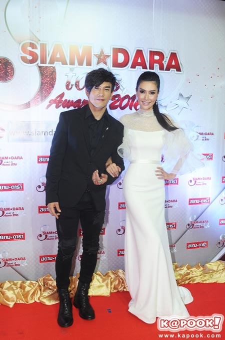 แฟชั่นพรมแดง สยามดารา สตาร์ อวอร์ด 2016 แฟชั่นพรมแดง สยามดารา สตาร์ อวอร์ด 2016