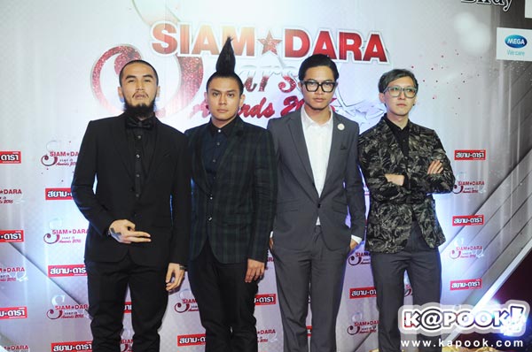 แฟชั่นพรมแดง สยามดารา สตาร์ อวอร์ด 2016 แฟชั่นพรมแดง สยามดารา สตาร์ อวอร์ด 2016