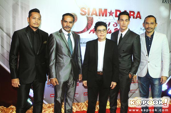 แฟชั่นพรมแดง สยามดารา สตาร์ อวอร์ด 2016 แฟชั่นพรมแดง สยามดารา สตาร์ อวอร์ด 2016