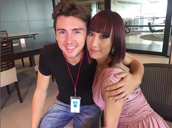 เด็บบี้ บาซู แต่งงาน เด็บบี้ บาซู แต่งงาน