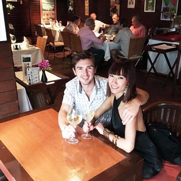 เด็บบี้ บาซู แต่งงาน เด็บบี้ บาซู แต่งงาน