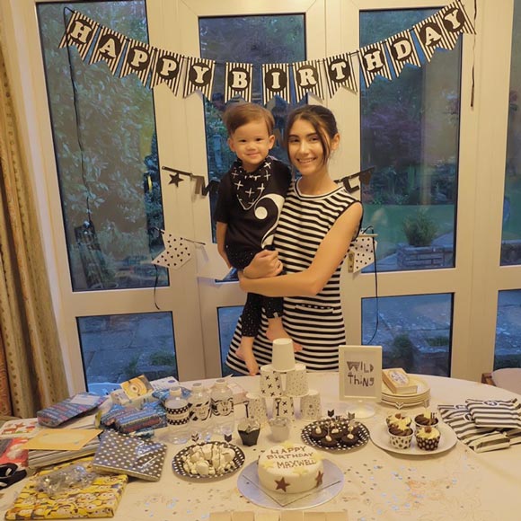 ซาร่า คาซิงกินี อวยพรวันเกิด น้องแม็กซ์เวลล์ ซาร่า คาซิงกินี อวยพรวันเกิด น้องแม็กซ์เวลล์