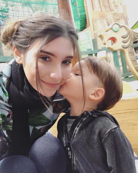 ซาร่า คาซิงกินี อวยพรวันเกิด น้องแม็กซ์เวลล์ ซาร่า คาซิงกินี อวยพรวันเกิด น้องแม็กซ์เวลล์