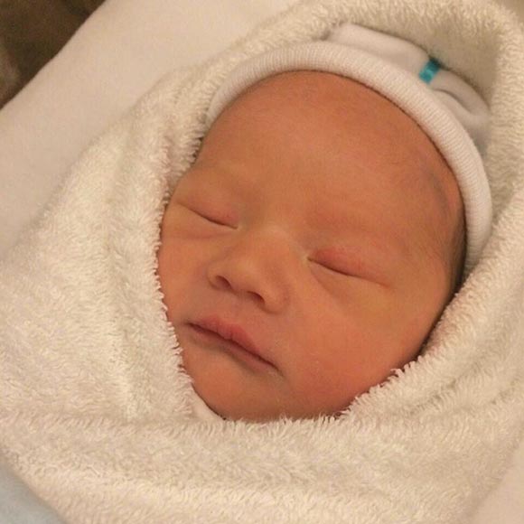 ซาร่า คาซิงกินี อวยพรวันเกิด น้องแม็กซ์เวลล์ ซาร่า คาซิงกินี อวยพรวันเกิด น้องแม็กซ์เวลล์