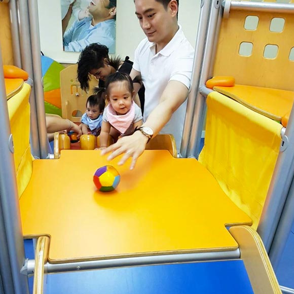 น้องอลิน อลัน แต่งชุดผลไม้ น้องอลิน อลัน แต่งชุดผลไม้
