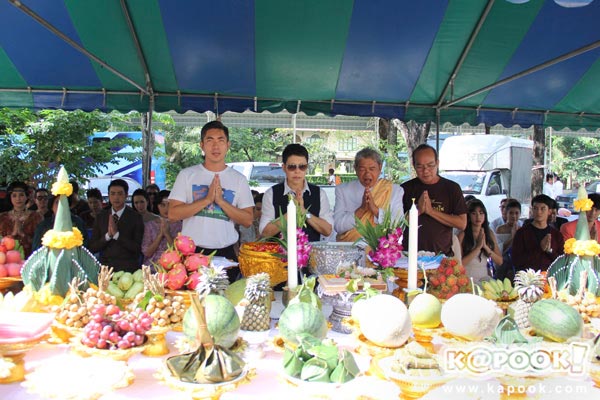 บวงสรวงละคร เพชรกลางไฟ ชั่วโมงต้องมนต์ บวงสรวงละคร เพชรกลางไฟ ชั่วโมงต้องมนต์