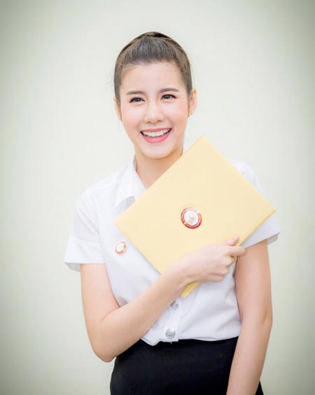 เอสเธอร์ รับปริญญา เอสเธอร์ รับปริญญา