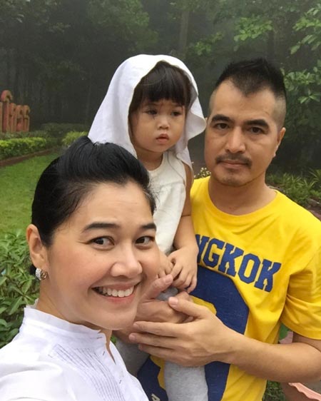 ไก่ มีสุข ไก่ มีสุข