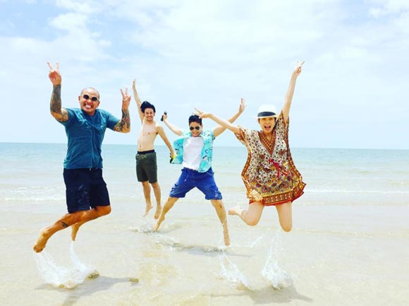 คุณยายมารศรี ว่ายน้ำ คุณยายมารศรี ว่ายน้ำ