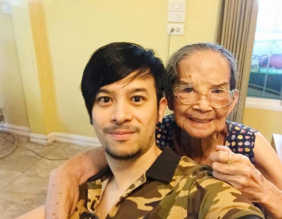 คุณยายมารศรี ว่ายน้ำ คุณยายมารศรี ว่ายน้ำ