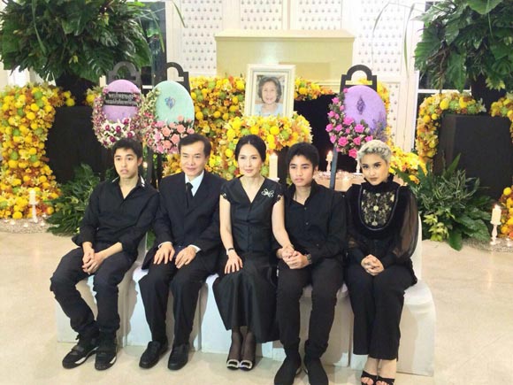 ดาราร่วมอาลัย คุณแม่ของคุณนิด อรพรรณ บิ๊กบอสโพลีพลัส ดาราร่วมอาลัย คุณแม่ของคุณนิด อรพรรณ บิ๊กบอสโพลีพลัส