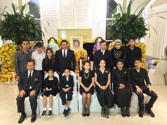 ดาราร่วมอาลัย คุณแม่ของคุณนิด อรพรรณ บิ๊กบอสโพลีพลัส ดาราร่วมอาลัย คุณแม่ของคุณนิด อรพรรณ บิ๊กบอสโพลีพลัส