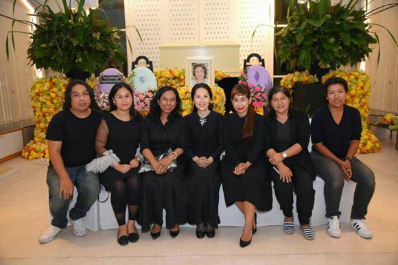 ดาราร่วมอาลัย คุณแม่ของคุณนิด อรพรรณ บิ๊กบอสโพลีพลัส ดาราร่วมอาลัย คุณแม่ของคุณนิด อรพรรณ บิ๊กบอสโพลีพลัส