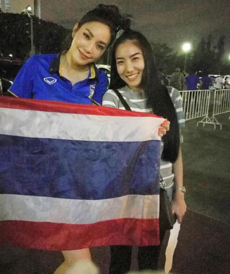 ส่องภาพดารา ร่วมส่งแรงใจเชียร์ ฟุตบอลไทย ญี่ปุ่น ส่องภาพดารา ร่วมส่งแรงใจเชียร์ ฟุตบอลไทย ญี่ปุ่น