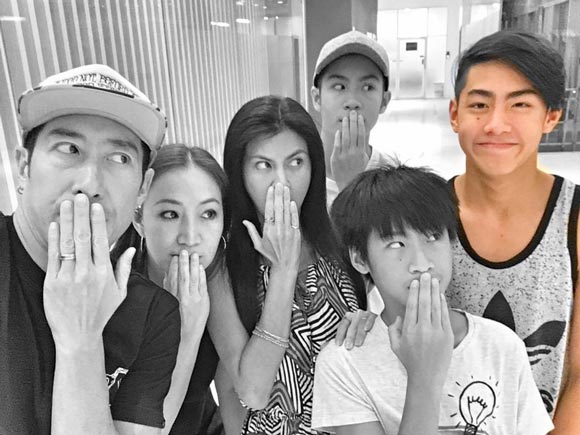 เจ เจตริน ครอบครัว เจ เจตริน ครอบครัว