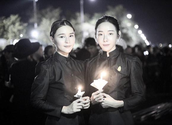 20 ภาพ ดาราหญิงไทย ในชุดไทยจิตรลดาสีดำ 20 ภาพ ดาราหญิงไทย ในชุดไทยจิตรลดาสีดำ