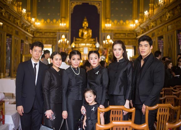 20 ภาพ ดาราหญิงไทย ในชุดไทยจิตรลดาสีดำ 20 ภาพ ดาราหญิงไทย ในชุดไทยจิตรลดาสีดำ