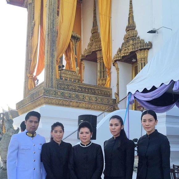 20 ภาพ ดาราหญิงไทย ในชุดไทยจิตรลดาสีดำ 20 ภาพ ดาราหญิงไทย ในชุดไทยจิตรลดาสีดำ