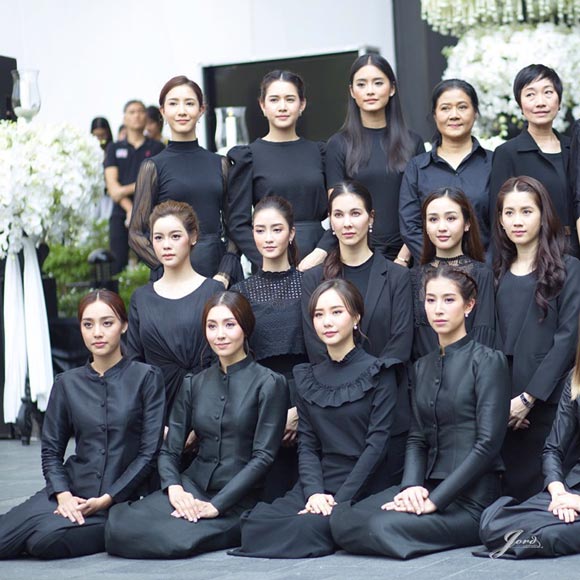 20 ภาพ ดาราหญิงไทย ในชุดไทยจิตรลดาสีดำ 20 ภาพ ดาราหญิงไทย ในชุดไทยจิตรลดาสีดำ