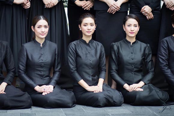 20 ภาพ ดาราหญิงไทย ในชุดไทยจิตรลดาสีดำ 20 ภาพ ดาราหญิงไทย ในชุดไทยจิตรลดาสีดำ