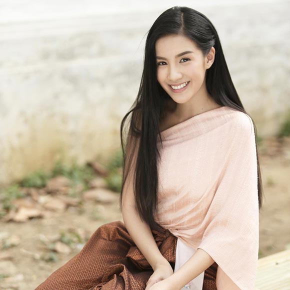 ใบเตย อาร์สยาม แต่งกลอนถวายความอาลัยแด่ ในหลวง ใบเตย อาร์สยาม แต่งกลอนถวายความอาลัยแด่ ในหลวง