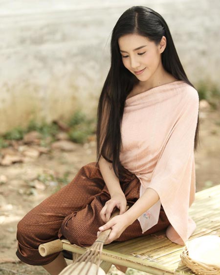 ใบเตย อาร์สยาม แต่งกลอนถวายความอาลัยแด่ ในหลวง ใบเตย อาร์สยาม แต่งกลอนถวายความอาลัยแด่ ในหลวง