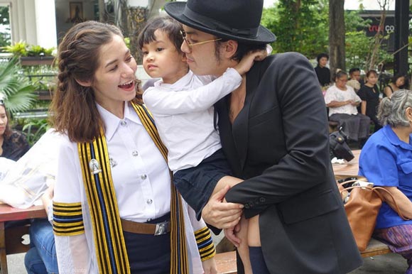 แอมมี่ วี แอมมี่ วี