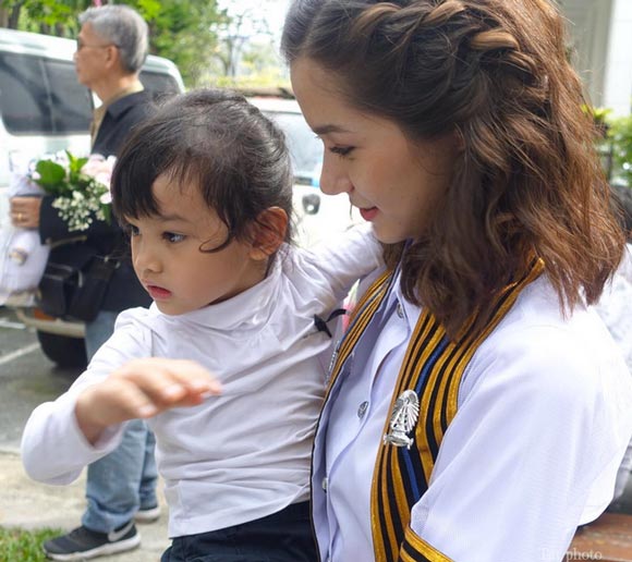 แอมมี่ วี แอมมี่ วี