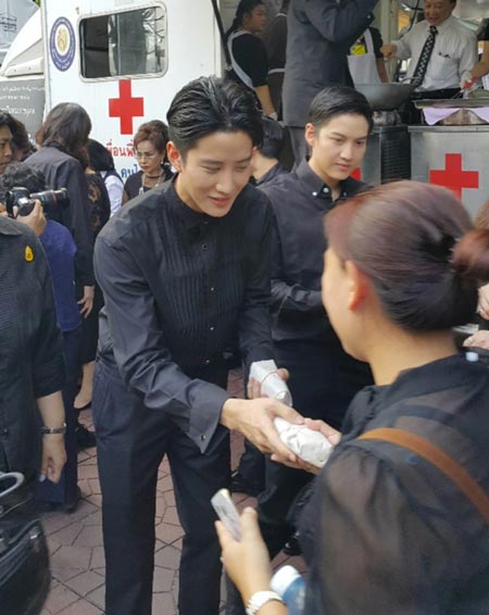 กอล์ฟ ไมค์ ซาบซึ้งได้ถวายงาน พระองค์โสมฯ กอล์ฟ ไมค์ ซาบซึ้งได้ถวายงาน พระองค์โสมฯ