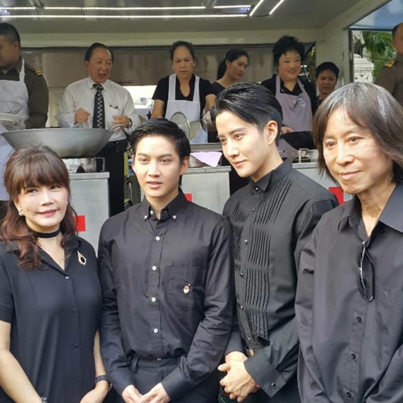 กอล์ฟ ไมค์ ซาบซึ้งได้ถวายงาน พระองค์โสมฯ กอล์ฟ ไมค์ ซาบซึ้งได้ถวายงาน พระองค์โสมฯ