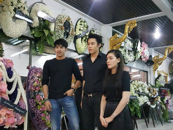 เพื่อนดารา ร่วมงานศพ คุณพ่อคิมเบอร์ลี่ เพื่อนดารา ร่วมงานศพ คุณพ่อคิมเบอร์ลี่