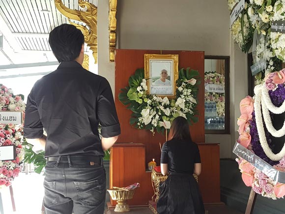 เพื่อนดารา ร่วมงานศพ คุณพ่อคิมเบอร์ลี่ เพื่อนดารา ร่วมงานศพ คุณพ่อคิมเบอร์ลี่