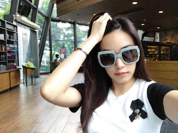 เมย์ พิชญ์นาฏ ผมหน้าม้า เมย์ พิชญ์นาฏ ผมหน้าม้า