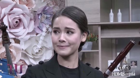 ญาญ่า ขับร้องเพลงพระราชนิพนธ์ ใกล้รุ่ง ญาญ่า ขับร้องเพลงพระราชนิพนธ์ ใกล้รุ่ง