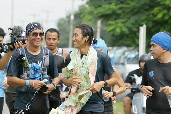 ตูน บอดี้สแลม ก้าวคนละก้าว ตูน บอดี้สแลม ก้าวคนละก้าว