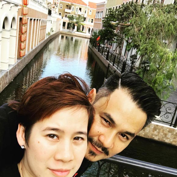 เวฟ สาริน บุ้ง สะธี เวฟ สาริน บุ้ง สะธี