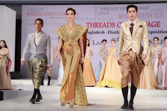 แฟชั่นโชว์ ดาราชุดไทย Finale แฟชั่นโชว์ ดาราชุดไทย Finale