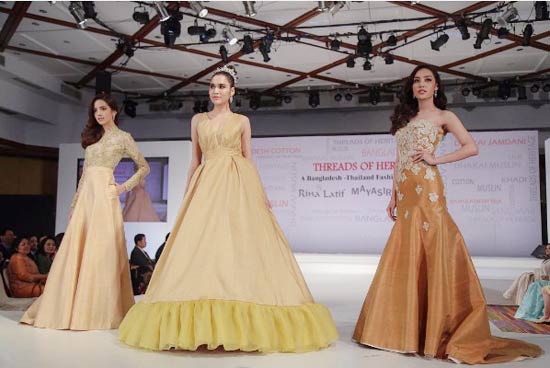 แฟชั่นโชว์ ดาราชุดไทย Finale แฟชั่นโชว์ ดาราชุดไทย Finale