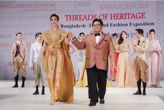 แฟชั่นโชว์ ดาราชุดไทย Finale แฟชั่นโชว์ ดาราชุดไทย Finale