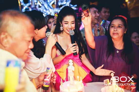 งานวันเกิดใบเตย อาร์สยาม งานวันเกิดใบเตย อาร์สยาม