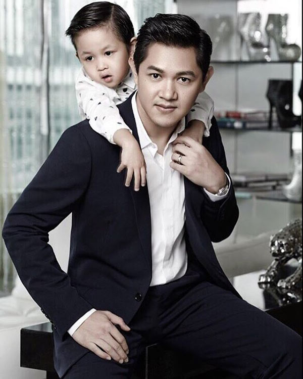 เป้ย โปรด ป๊อป ถ่ายแบบ เป้ย โปรด ป๊อป ถ่ายแบบ