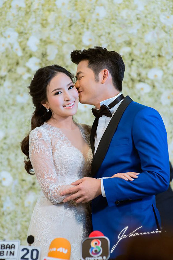 พอลลี่ แต่งงาน เบนซ์ รัฐพงษ์ พอลลี่ แต่งงาน เบนซ์ รัฐพงษ์