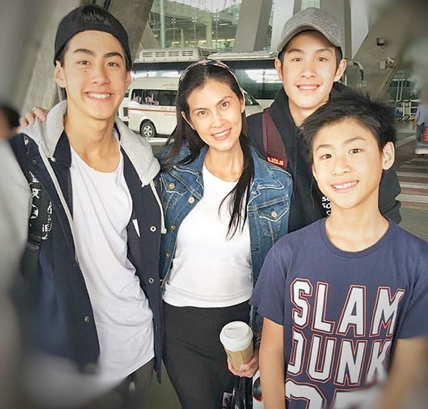 เจ เจตริน ครอบครัว เจ เจตริน ครอบครัว
