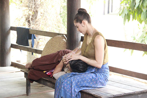 นาคี อุ้ม ลักขณา นาคี อุ้ม ลักขณา