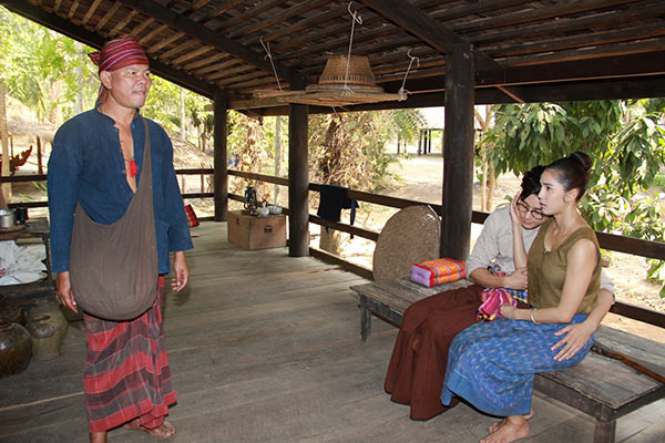 นาคี อุ้ม ลักขณา นาคี อุ้ม ลักขณา