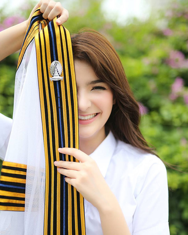 ไหยหยา วรินลดา รับปริญญา ไหยหยา วรินลดา รับปริญญา