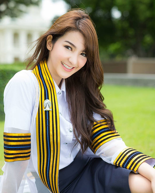 ไหยหยา วรินลดา รับปริญญา ไหยหยา วรินลดา รับปริญญา